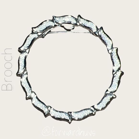 Bundle Closet Sale 3 For $$15 | Silver Tone Gerry Wreath Brooch - Picture 1 of 8